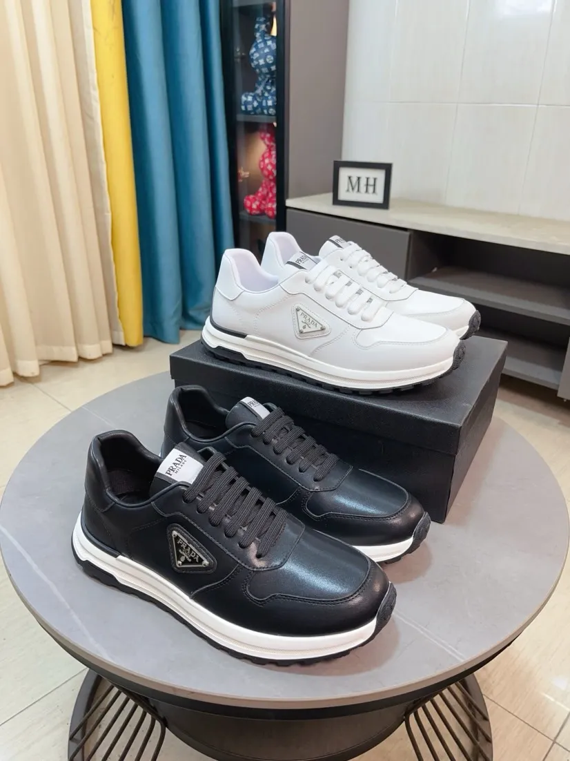 Men's shoes 💰420🌹🌹High-quality new Prada counters are launched simultaneously. The new men's shoes and 😘fabrics are selected from imported mesh and glue-spraying technology. Imported cowhide lining. 👍🏿High-end☄️Open-molded non-slip rubber outsole, exquisite lines, simple and elegant, comfortable and high-end for leisure travel. Code number: 38 to 44